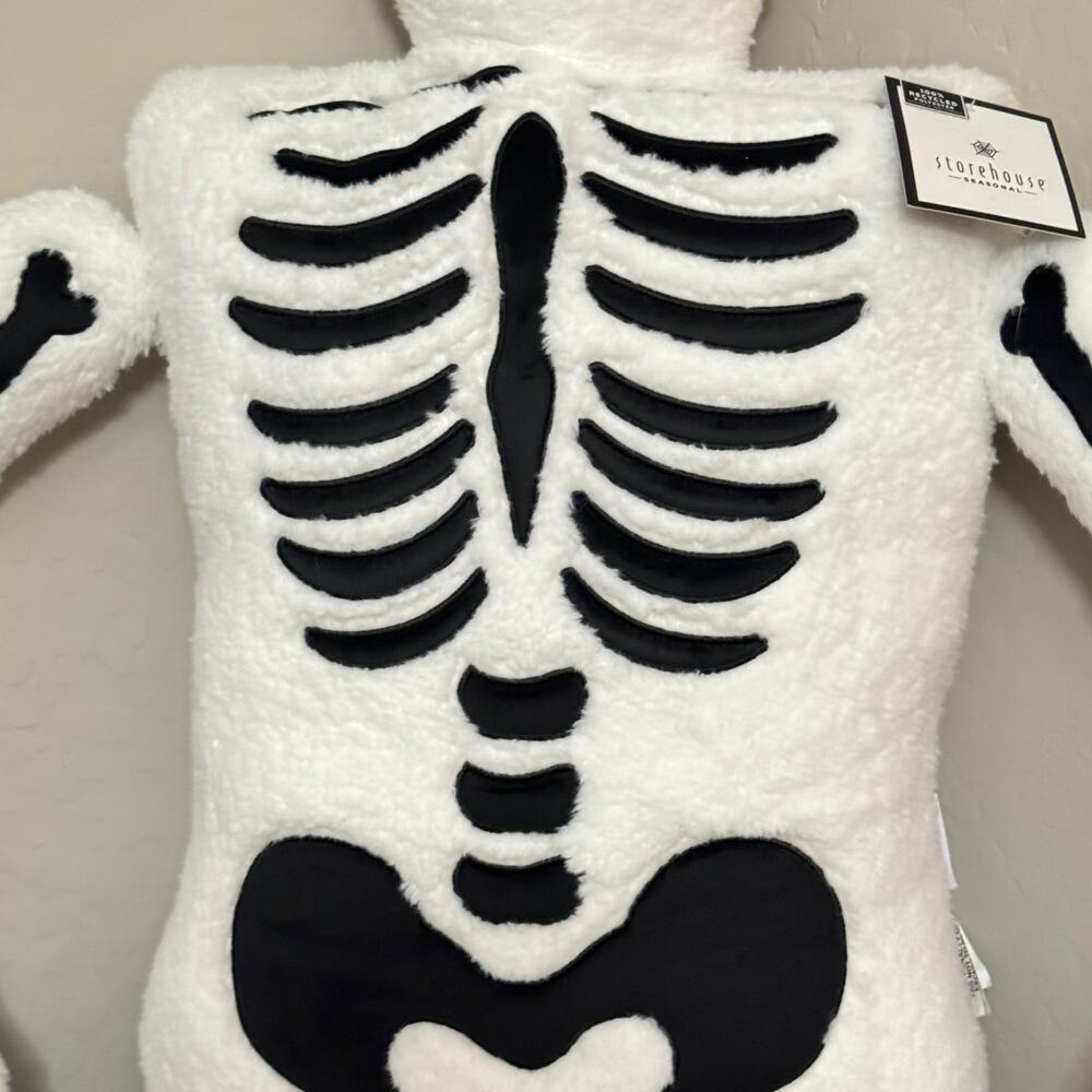 Oversized Plush Skeleton Pillow 5ft Storehouse Life Size XL Halloween Decor New - Picture 7 of 9